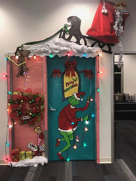 Christmas Door Decorating, Grinch Door, Christmas Cubicle Decorations, Diy Christmas Door Decorations, Door Decorations Classroom Christmas, Holiday Door Decorations, Classroom Christmas Decorations, Diy Christmas Door, Christmas Door Decorating Contest