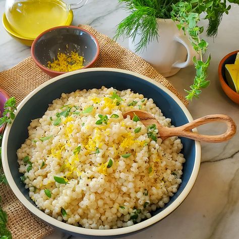 Pearl Couscous with Lemon, Garlic & Oregano Lemon Parmesan Couscous, Garlic Couscous, Pearl Couscous Recipes, Oregano Recipes, Couscous Dishes, Round Pasta, Pearl Couscous, Greek Lemon Chicken, Vegetarian Sides