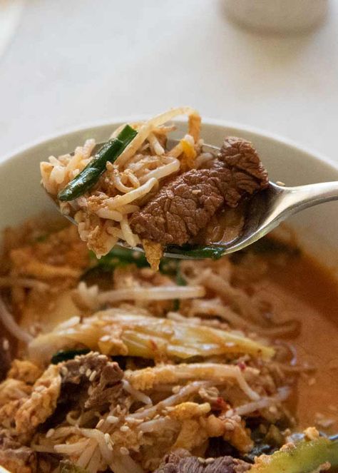 Zoomed-in photo of Korean Beef Soup with Rice, scooping with a spoon. Korean Gukbap, Gukbap Recipe, Japanese Porridge, Korean Beef Soup Recipe, Korean Beef Soup, Asian Cookbook, Beef Stew Soup, Korean Soup Recipes, Korean Beef Stew