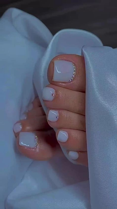 Gel Toe Nails, Acrylic Toe Nails, Toe Nail Color, Pretty Toe Nails, Cute Toe Nails, Summer Toe Nails, Nagel Tips, Gold Nail, Her Nails