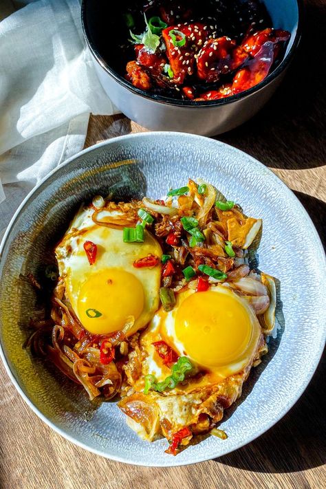 Asian Egg Recipe, Fried Egg Recipes, Soy Sauce Eggs, Eggs Dinner, Asian Breakfast, Asian Dinners, Soy Recipes, Easy Asian Recipes, Malaysian Food