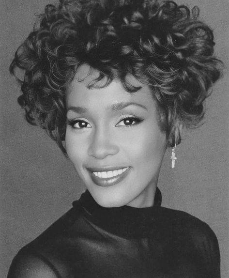 Makeup Photoshop, Houston Pictures, Whitney Houston Pictures, Black Legends, Fashion 90s, Phenomenal Woman, Whitney Houston, Vintage Glamour, Mariah Carey