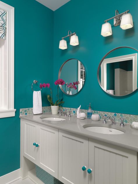 Turquoise bathroom decor