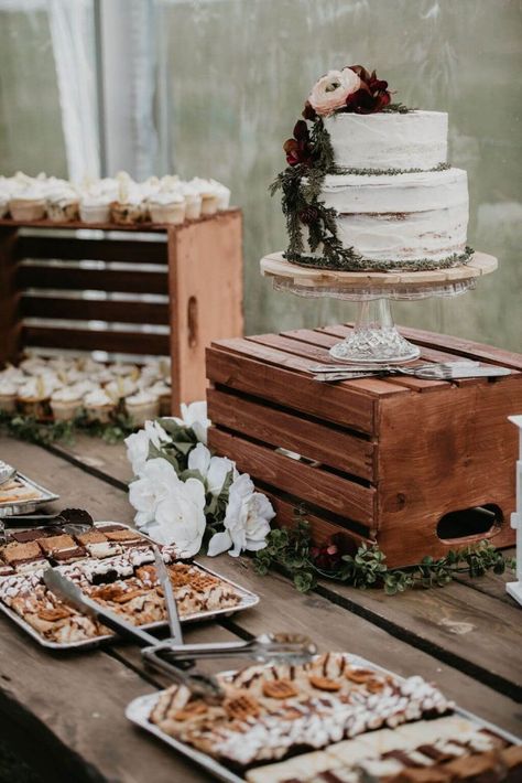 wedding cake display ideas with wood crate Rustic Cake Tables, Wood Cake Stand Wedding, Rustic Wedding Cake Stand, Rustic Dessert Table, Rustic Dessert, Wedding Cake Display, Boho Wedding Cake, Wood Cake Stand, Diy Wedding Cake