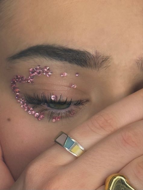 ValentinesDay Heart Eyes MakeUp Rhinestones Pink Bedazzled Hearteyes Make Up Gems, Rave Makeup Looks, Beauty Challenge, Concert Makeup, Rhinestone Makeup, Face Art Makeup, Rave Makeup, Face Gems, Ethereal Makeup