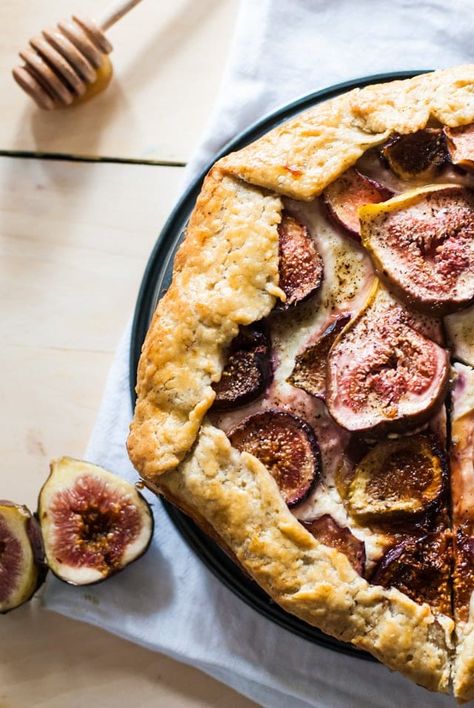 Fig And Honey Cheesecake Galette Fig Galette, Cheesecake Galette, Best Cheesecake Recipes, Galette Recipes, Honey Cheesecake, Fig And Honey, Holiday Pies Recipes, Apple Galette, Galette Recipe