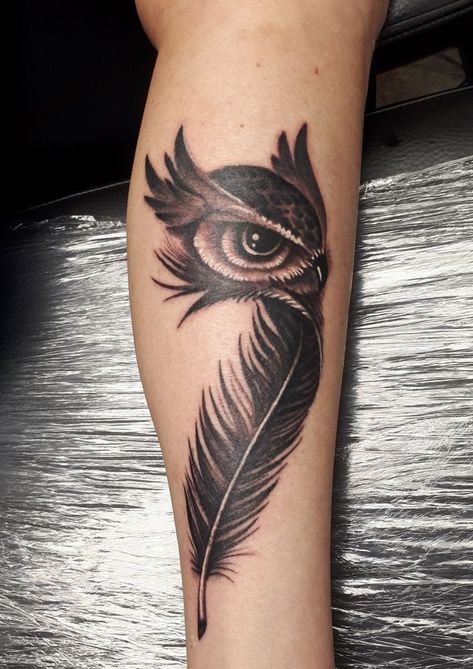 Tattoo Ideas Eagle, Marble Tattoo, Owl Feather Tattoos, Owl Eye Tattoo, Realistic Owl Tattoo, Feather Tattoo Colour, Feather Tattoo Meaning, Owl Tattoo Drawings, Casino Tattoo