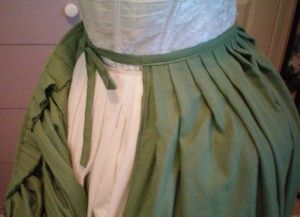 How to make 18th century skirt/petticoat from king size sheet Sewing Clothes From Sheets, Historical Skirt Pattern, 18th Century Skirt Pattern, 18th Century Dress Pattern, 18th Century Working Woman, 18th Century Skirt, 18th Century Petticoat, Petticoat Pattern, 1820s Fashion