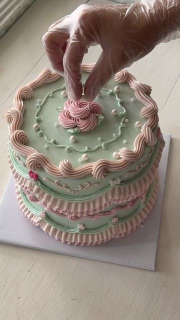 Shabby Chic Cakes, Dream Cake, Cakes Recipes, Delicious Cakes, 4th Birthday Party, Vintage Cake, Colour Scheme, Let Them Eat Cake, Beautiful Cakes