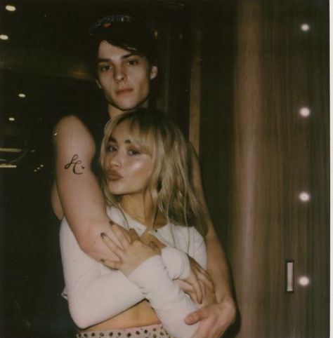 sabrina carpenter + corey fogelmanis Sabrina Carpenter Boyfriend, Corey Fogelmanis, Barry Keoghan, Steve Harrington, Girl Meets World, Sendai, Fav Celebs, Book Inspiration, Sabrina Carpenter