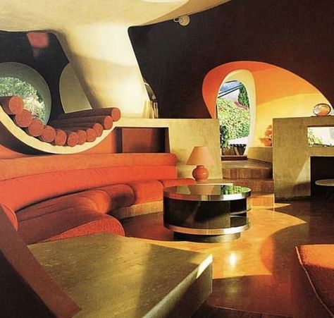 New Wave Interior Design, Postmodern Bedroom Design 70s, Retro Aesthetic 60s, 70s Retro Futurism Interior, 70s Inspired House Decor, Futuristic Retro Interior, 60s Retro Futurism Interior, Retrofuturism Aestethic Interior, 70s Interior Design Retro Vintage