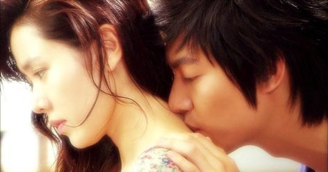 Here's a collection of Lee Minho's hottest kissing scenes Romantic Kissing Scenes, Lee Min Ho Kiss, Best Kissing Scenes, Romantic Scenes Relationships, Korean News, Romantic Kiss, Love Scenes, Cute Relationship Photos, Romantic Scenes