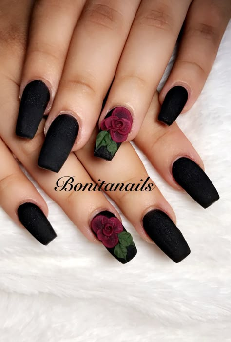 Black Rose Nails Acrylic, Black Nails With Red Roses, Black Rose Nail Art, Rose Nails Acrylic, Black Nails With Flowers, Black Rose Nails, Nails With Roses, Roses Nails, Sharpie Nail Art