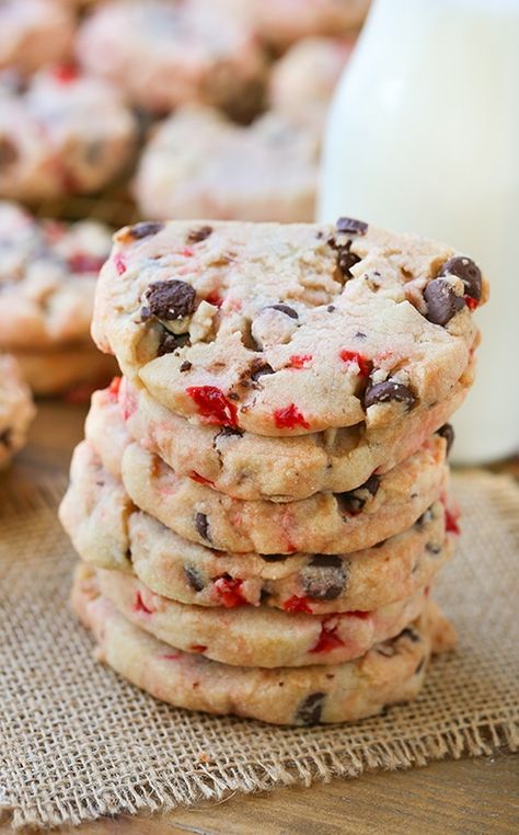 Maraschino Cherry Shortbread Cookies, Cherry Shortbread Cookies, Cherry Shortbread, Chocolate Chip Shortbread, Chocolate Christmas Cookies, Dream Dessert, Cookies Stuffed, Chocolate Chip Shortbread Cookies, Best Christmas Cookie Recipe