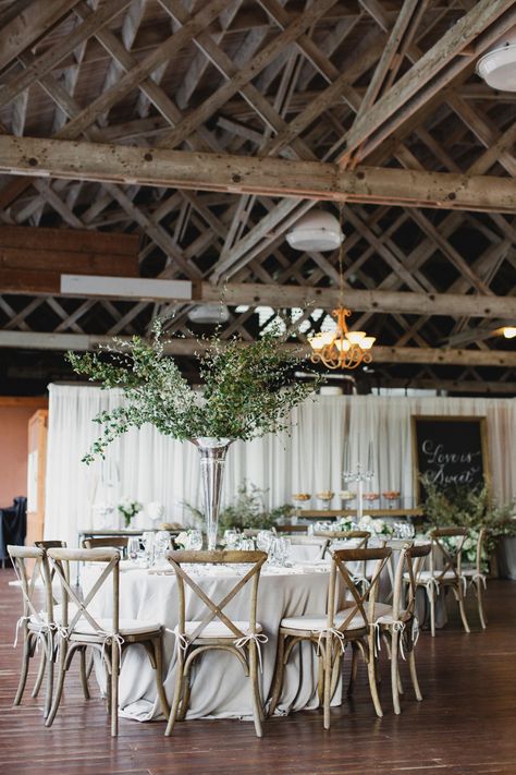 Fall Barn Wedding Decorations, Amazing Wedding Centerpieces, Branch Centerpieces, Outdoor Wedding Ideas, Fall Barn Wedding, Barn Wedding Decorations, Tall Centerpieces, Wedding Table Flowers, Rustic Wedding Centerpieces