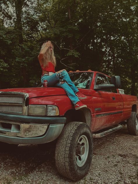 Modeling Poses With Trucks, Truck Asthetic Picture, Aesthetic Truck Pictures, Country Girl Photoshoots Truck, Girlfriend Truck Pictures, Truck Photoshoot Ideas Women, Truck Model Photoshoot, Poses With Truck, Photos With Truck