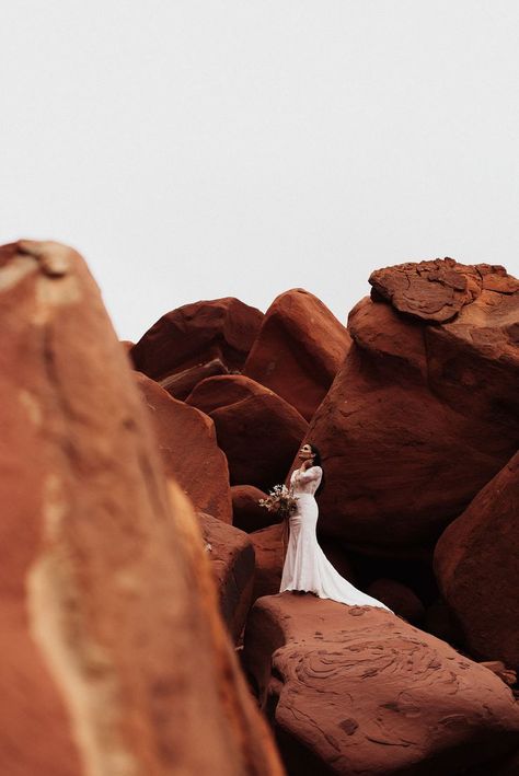 Moab Wedding Photography, Red Rock Bridals, Red Rock Wedding Pictures, Red Rocks Photoshoot, Desert Wedding Photoshoot, Utah Pictures, Moab Elopement, Red Rock Wedding, Moab Wedding