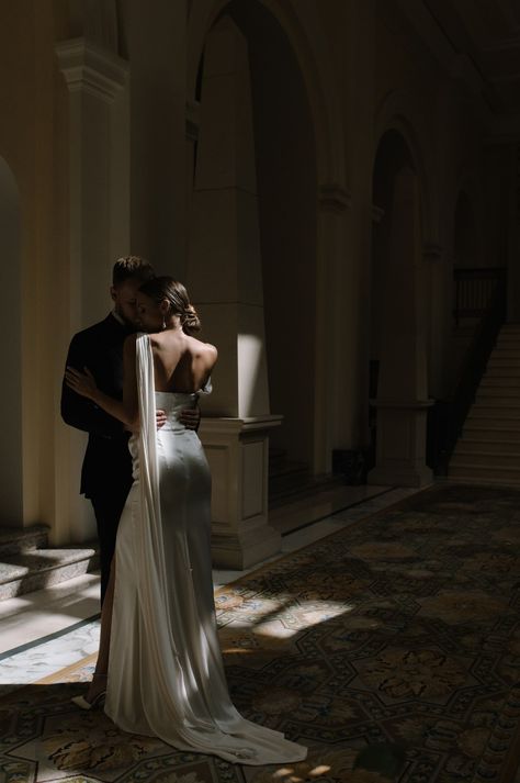 Wedding Photo Session Ideas, Hot Wedding Photoshoot, Aesthetic Wedding Poses, Couple Wedding Shoot Poses, Styled Wedding Photoshoot, Formal Wedding Aesthetic, Wedding Photos Elegant, Classic Timeless Wedding Photos, Aesthetic Wedding Photoshoot