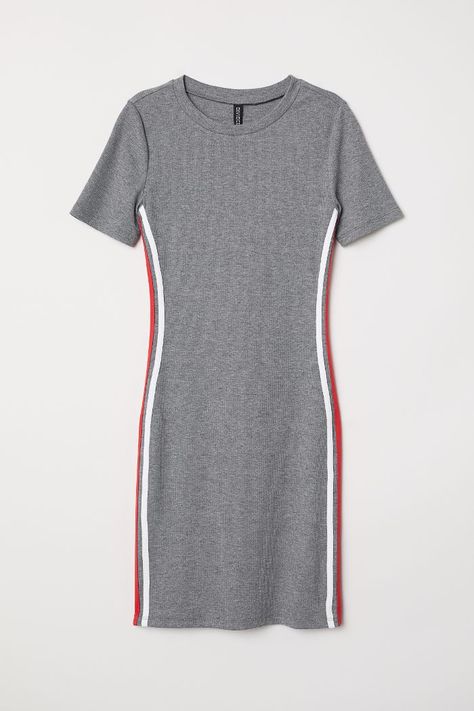 H&M Short-Sleeved Jersey Dress Short Fitted Dress, Crop Top Outfits, Fashion Weeks, Girls Fashion Clothes, Teenage Fashion Outfits, Teen Fashion Outfits, Jersey Dress, Cute Casual Outfits, Fitted Dress