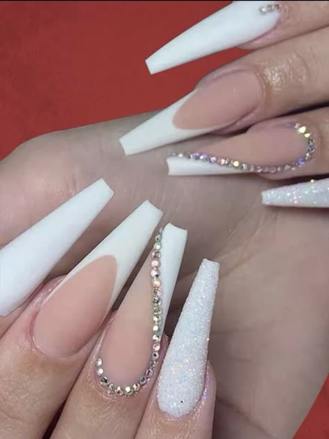 Fake Nails White, White And Silver Nails, Nails Design With Rhinestones, Bling Acrylic Nails, Fake Nail, Acrylic Nails Coffin Short, Short Acrylic Nails Designs, Pink Acrylic Nails, Rhinestone Decor