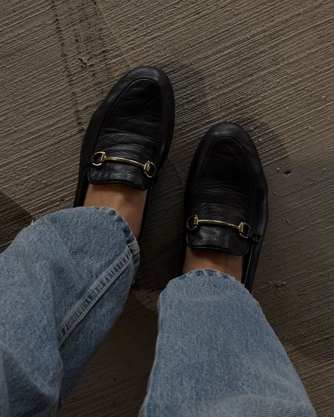 Simple & Classic outfit Long @temu Jeans @zara Loafers @inuovo Bag @shopthecurated Sunnies @aninebingofficial Zara Loafers, Classic Outfit, Classic Outfits, Sunnies, Loafers, Zara