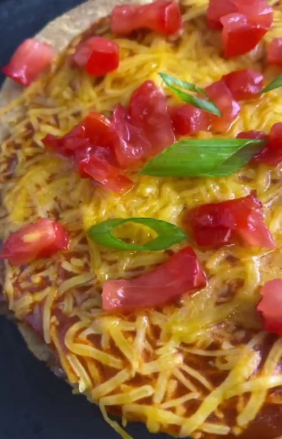 Keto Diet Recipes on Instagram: "Save this Recipe. Double tap if you love this keto 🔔🌮 #LowCarb CopyCat Taco Bell Mexican Pizza!. Tag your friends 👫 . By @cutdacarb . Follow for more amazing video's @ketorebot We have an amazing custom keto diet plan with RECIPE'S GUIDE which you can get by click the link in bio @ketorebot . 🔔🌮 #LowCarb CopyCat Taco Bell Mexican Pizza! 🎁Giveaway Attached: Tell us what ’s your Choice Of Sauce to top this with, to Enter!🥳 🔥🔥MILD, HOT, FIRE, DIABLO ?!! Did Copycat Taco Bell Mexican Pizza, Copycat Taco Bell, Taco Bell Mexican Pizza, Low Carb Mexican, Spicy Tacos, Mexican Pizza, Keto Diet Guide, Custom Keto Diet, Taco Bell