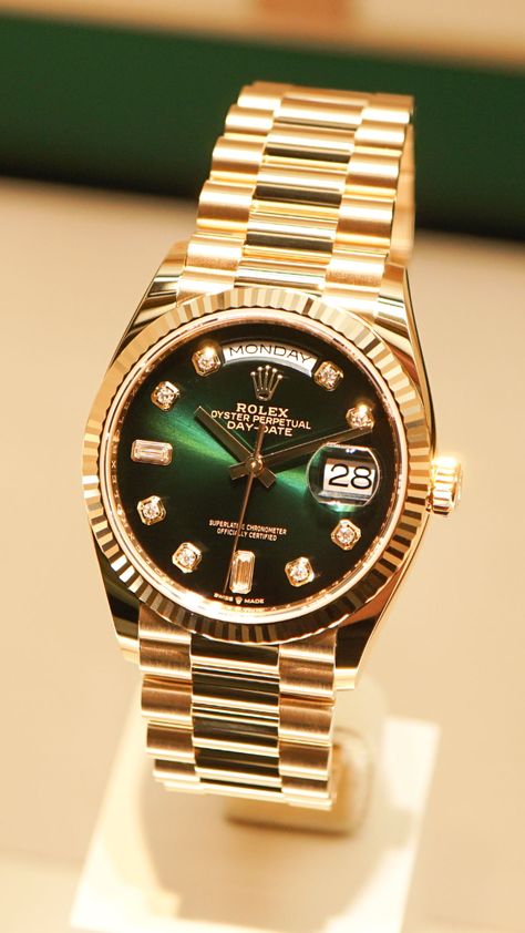 Golden Watches, Rolex Daytona Gold, Hand Watches, Golden Watch, Rolex Milgauss, Rolex Watches Women, Rolex Tudor, Rolex Date, Watches Rolex