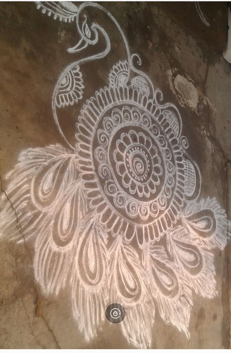 Rangoli With White Colour, Muruja Jhoti, Gurubar Jhoti, Paint Rangoli, Tuesday Rangoli, Peacock Rangoli Designs, Chakra Painting, Unique Rangoli, Pongal Kolam