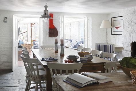 Weekend House Ideas, Cottage Ham, Fisherman Cottage, Ham Interiors, Dining Area Design, Fishermans Cottage, Cutlery Design, Seaside Home, Affordable Interior Design