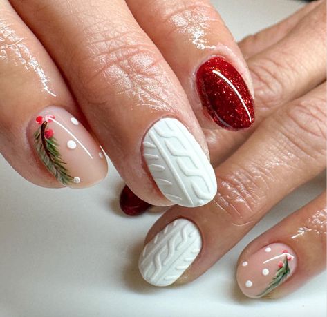 Christmas Nails Short Sweater, Sweater Nails Christmas, Christmas Sweater Nails, Oval Acrylic Nails, Nail Art Noel, Xmas Nail, Almond Nail Art, December Nails, Christmas Gel Nails