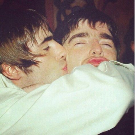 Liam And Noel Gallagher 90s, Noel And Liam Gallagher, Liam And Noel Gallagher, Oasis Album, Liam Gallagher Oasis, Liam And Noel, Oasis Band, Turn Back Time, I Like That