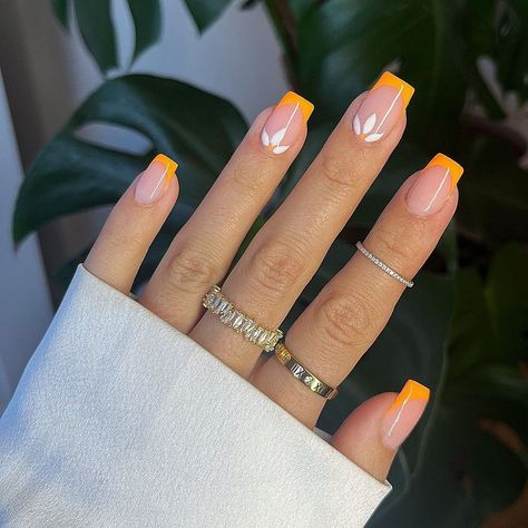 Roman Rings, Sugar Nails, Dainty Diamond Ring, Classic French Manicure, Diamond Alternatives, Unique Nails, Chic Nails, French Tip Nails, Cuban Chain