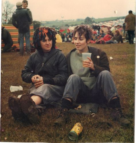 Glastonbury 90s, 80s Uk Aesthetic, Glastonbury Festival Aesthetic, Glastonbury Aesthetic, 1970 London, Woodstock 1999, Greenham Common, 21st Party Themes, British Festival