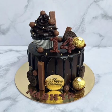 Telladream Bakery & Patisserie on Instagram: "Chocolate Loaded Cake✨ • #chocolatecake #chocolateoverload #chocolateloadedcake #chocolateloadedcake #telladream #mumbaicakes #mumbaicake #cakesofmumbai #mumbaibaker #mumbaibakers #maladcakes #maladbaker #cakesofindia #cakenestin #cakesinmumbai #mumbaicakeartist #mumbaicakelovers #vanhoutenprofessionalindia" Tall Chocolate Cake Designs, Chocolate Tall Cake, Cakes For Husband Birthday, Chocolate Loaded Cake, Extra Chocolate Cake, Latest Cake Designs, Bakery Chocolate Cake, Latest Cake Design, Girly Birthday Cakes