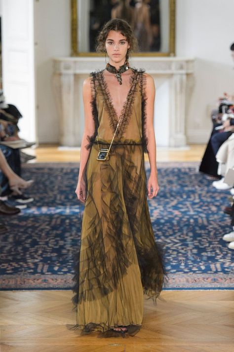 #couture embellishment, #ruffles, #flounces, ruffles on the neckline, flounces on the hem, Valentino Spring 2017 Collection | Valentino Runway, High Fashion Runway, Valentino Women, Spring 2017, Elegant Outfit, Fashion Week Spring, London Fashion Week, Milan Fashion Week, Dream Dress