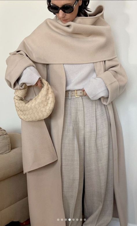 monochromatic elegant outfits for fall \ bottega veneta Jodie bag look Ivory Bag Outfit, Bottega Veneta Jodie Outfit, Bottega Mini Jodie Outfit, Bottega Veneta Jodie Mini Outfit, Bottega Veneta Jodie Bag Outfit, Jodie Outfits, Bottega Jodie Mini, Bottega Jodie Outfit, Bottega Outfit