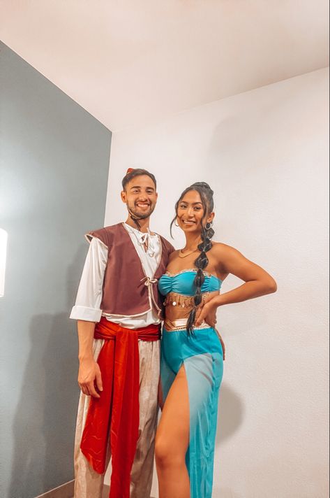 Halloween couples costume Genie Couple Costume, Jasmine And Alladin Costume Halloween, Jasmine Couple Costume, Jasmine And Aladdin Costumes, Couple Costume Ideas Halloween, Easy Halloween Costumes Last Minute, Jasmine And Aladdin Costume, Princess Jasmine And Aladdin, Halloween Costume For Couples