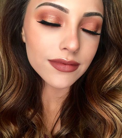 fall wedding makeup for brides or bridesmaids Wedding Makeup For Amber Eyes, Gold Makeup Bridesmaid, Makeup For Cinnamon Dress, Makeup Looks For Rust Dress, Wedding Makeup Terracotta, Terracotta Bridal Makeup, November Wedding Makeup, Rust Makeup Look Wedding, Fall Wedding Guest Makeup Looks