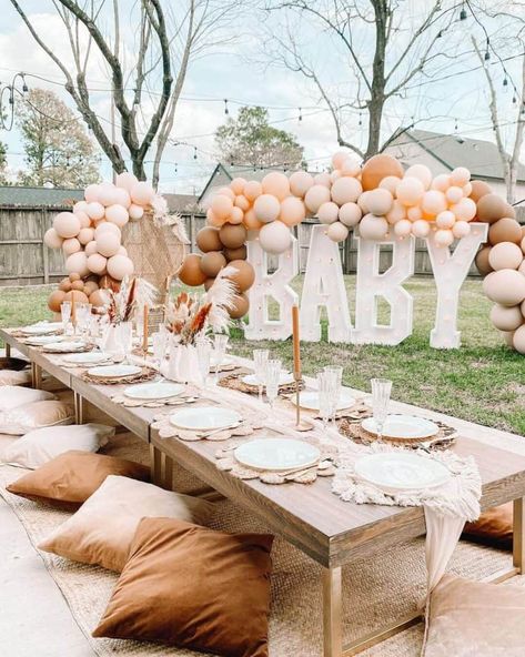 Baby Shower Outside Decorations, Boho Gender Reveal Party Ideas, Boho Shower Table Decor, Backyard Baby Shower Decor, Backyard Baby Shower Ideas Girl, Baby Shower Ideas Boho Girl, Baby Shower Outside Ideas, Boho Gender Reveal Party Decorations, Boho Neutral Baby Shower Ideas