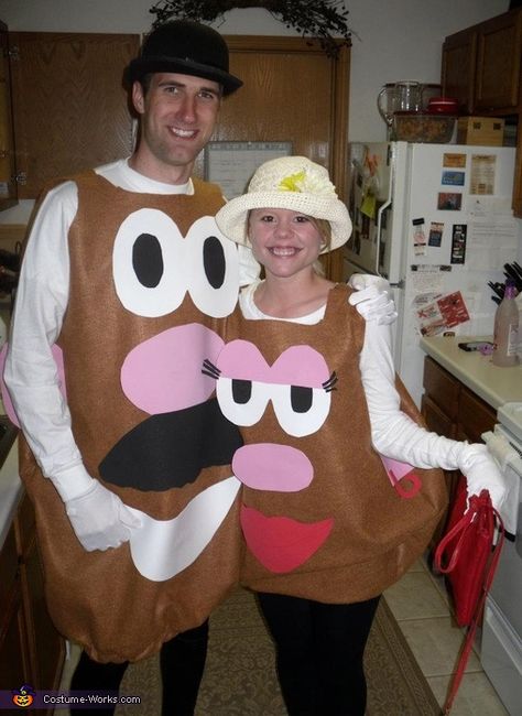 Mr. and Mrs. Potato Head - 2013 Halloween Costume Contest via @costumeworks Mr Potato Head Costume, Costumes Homemade, Mr And Mrs Potato Head, Disfraz Toy Story, Couples Costumes Creative, Meme Costume, Mrs Potato Head, Costumes For Couples, Homemade Costume