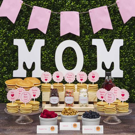 Delight your mom this Mother’s Day with this delicious pancake bar and easy-to-make gifts. You can host this mouthwatering pancake buffet with just a few easy steps. Mothers Day Breakfast Ideas Decoration, Mother Day Breakfast, Mother’s Day Breakfast, Mother’s Day Party Ideas, Mother’s Day Brunch Ideas, Mother Day Brunch Ideas, Church Brunch Ideas, Pancake Buffet, Mothers Day Dinner Ideas