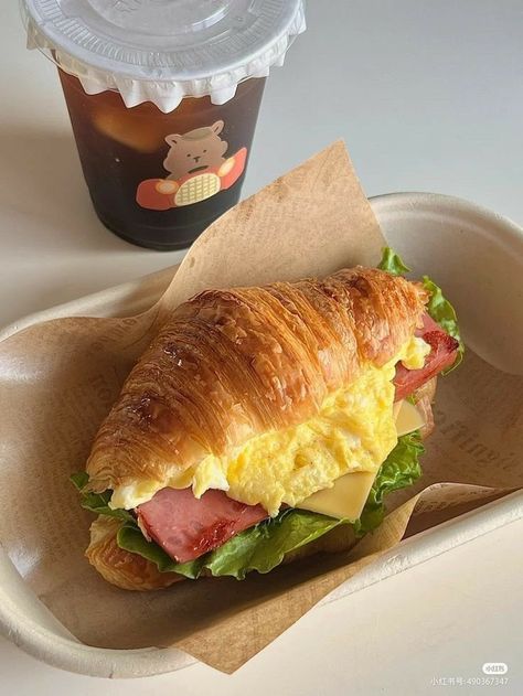 Croissant Sandwich, Healthy Food Inspiration, Healthy Food Dishes, Healthy Food Motivation, Healthy Lifestyle Food, Think Food, Food Recepie, Idee Pasto Sano, Food Obsession