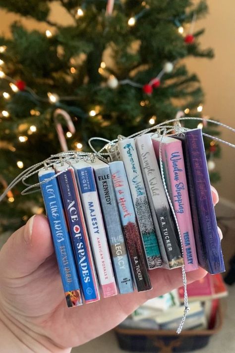 Book Lovers Christmas Tree, Christmas Tree Book Ornaments, Year Of Books Ornament, Christmas Ornaments For Book Lovers, Diy Christmas Ornaments Books, Books Read Ornament, Books Read Ornament Diy, Diy Book Christmas Ornaments, Bookish Christmas Ornaments