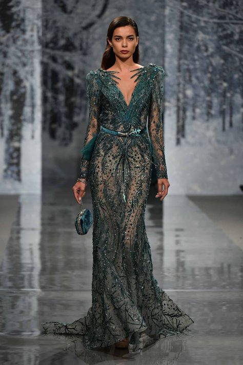 Maison Ziad Nakad : Runway - Paris Fashion Week - Haute Couture Fall/Winter 2017-2018 Sukienki Maksi, Ziad Nakad, Fit And Flare Wedding Dress, Green Gown, فستان سهرة, Couture Week, Couture Gowns, Gorgeous Gowns, Beautiful Gowns