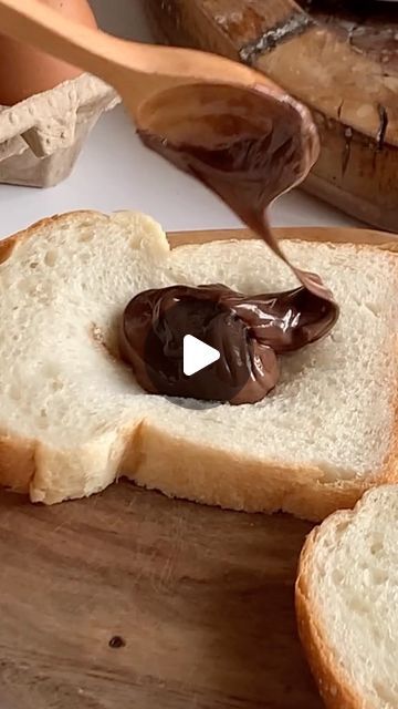 Food Tv on Instagram: "Nutella french toast 🍞🧈🤎 #frenchtoast #nutella #dessert #reels   @nutellasa" Nutella Toast, Nutella Sandwich, Nutella Bread, Nutella French Toast, Honey Toast, Tv Food, Deep Fried, Nutella, French Toast