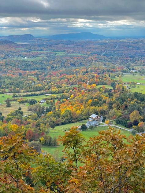 view of fall foliage in vermont Lake Bomoseen Vermont, Vermont Countryside, Champlain College, Vermont In Fall, Vermont Burlington, Vermont Foliage, Lake Champlain Vermont, Hike Camping, Camping Lake