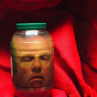 Face In A Jar Halloween, Head In Jar Halloween, Head In A Jar Halloween, Head In A Jar, Bone Appetit, Fun Diy Halloween Decorations, Scary Halloween Decorations Outdoor, Halloween Pranks, Halloween Jars