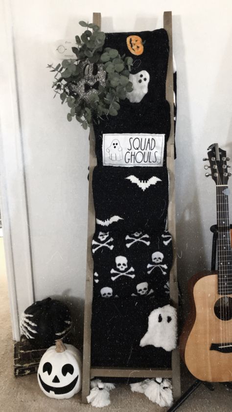 Blanket Ladder Halloween Decor, Halloween Ladder Decor, Halloween Ladder Decorations, Halloween Blanket Ladder, Fall Blanket Ladder, Fall Blanket Ladder Decor, Blanket Ladder Decor, Halloween Living Room, Halloween Blanket