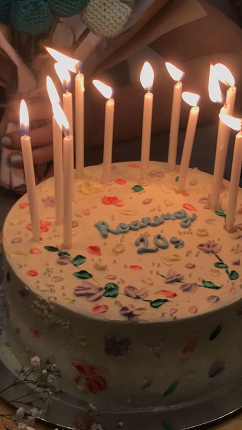 20th Bday Cake Aesthetic, 23 Birthday Cake Ideas For Her, Aesthetic Birthday Cake Pictures, Turning 20 Birthday Cake, Cute Cakes For 20th Birthday, 20 Years Birthday Aesthetic, Roaring 20s Aesthetic Party, Roaring 20s Birthday Cake, You’re 20 Cake