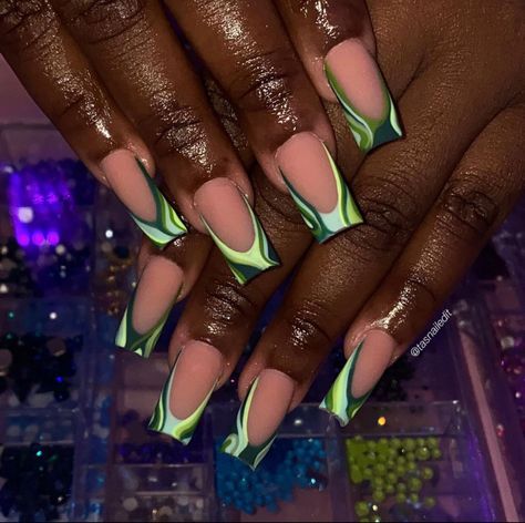 Gold Short Nail Designs, Black And Green Nails Short, Nails Green And Gold, Green Nails Short, Black And Green Nails, Nail Designs Trending Now, Black Gold Nails, Hoco Nails, Gold Shorts